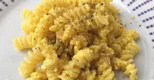 La ricetta di cui vi parleremo in questa pagina potremmo definirla vi lascio ora alla ricetta della pasta ricotta e prosciutto cotto, allacciate il grembiule e buon pranzo. Fusilli Con Ricotta E Zafferano Un Primo Piatto Veloce E Sfizioso
