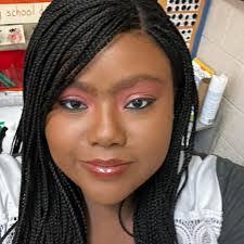 Dee Hobson's Instagram, Twitter & Facebook