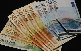 Cursul bnr la 31 decembrie 2020 este 1 euro = 4.8694 lei (închiderea exercițiului financiar 2020). Euro CreÈte La 4 45 Lei