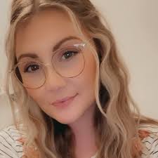 Shelby Shackelford's Instagram, Twitter & Facebook