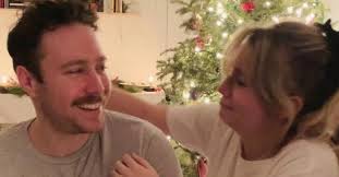 She would go on to appear in ctrl, le monde selon thomas gauthier, and conseils de famille. Rosalie Vaillancourt Et Son Amoureux Se Sont Fiances Hier Soir Nouvelles Monde De Stars