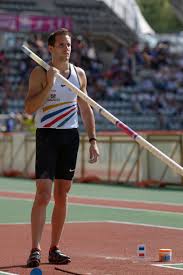 Prze­rzu­ca się, jak gdy­by był pta­kiem i ko­tem. Renaud Lavillenie Wikipedia Wolna Encyklopedia