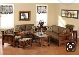 Contents 8 ruang tamu hijau dengan sofa beige dan meja kopi kayu 9 hiasan kreatif dengan cakera kayu di bangku di ruang tamu membuat cakera kayu tidak sukar. Dunia Deko 17 Contoh Deko Ruang Tamu Menggunakan Sofa Kayu Facebook