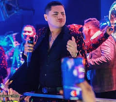 La imagen fue acompañada con la frase: Las 10 Mejores Fotos De Eduin Caz Vocalista De Grupo Firme Tuul Fotos Fotos De Chicas Mejores Fotos