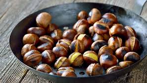 Parli di caldarroste e subito pensi al tepore del camino e a un calice di buon utilizzi alternativi. Ricetta Come Cucinare Le Castagne Le Ricette Di Buonissimo
