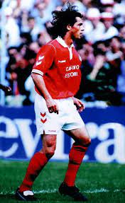 Es werden unter anderem die trainerstationen und seine stationen als spieler aufgelistet. Football Memories On Twitter Paulo Sousa Benfica Benfica Aguias