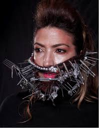 Cuerpo y armadura: acción performática en tiempos de agitación