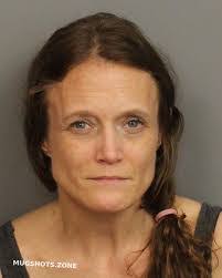 Robin Godwin's Instagram, Twitter & Facebook