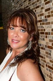 Sherry Lynn Brings Seasonal Sparkle To "Christmas On My Mind" @  Top40-Charts.com