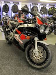 La 900 cbr fireblade reste à mes yeux la plus jolie des cbr, son double phare arrière étant sur le forum de moto tuning.com, nous avons longtemps attendu la finalisation du 900cbr de boris. Honda Cbr 900 Rr Fireblade 6 500 00 Kennedy Motorcycles