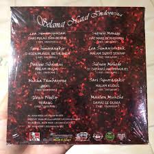 Beberapa diantaranya memang diciptakan dalam bahasa inggris dan juga indonesia. Cd Kumpulan Lagu Rohani Edisi Natal Musik Media Cd Dvd Lainnya Di Carousell