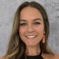 Amanda Retzer's Instagram, Twitter & Facebook