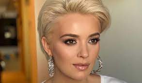 Diana dumitrescu este o actriță româncă, cunoscută mai ales pentru rolurile din telenovele, fiind una dintre. Diana Dumitrescu A Vorbit Despre Lupta De Ani De Zile Cu Depresia Elle Ro