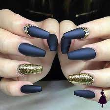10 diseños de uñas azules que no te harán lucir aburrida. Unas Azul Marino O Classic Blue Para Este Otono Te Encantaran Unas Color Azul Unas Azul Marino Unas Azul Con Dorado