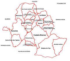 Utensílios agrícolas de outras épocas em destaque. Mapa Territorial