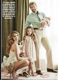 Entre sus exitos figuran las telenovelas: Gabriel Soto Hola Mexico Magazine Marzo 5 Holamexico Gabrielsoto Geraldinebazan Hola Flower Girl Dresses Beautiful Women Handsome