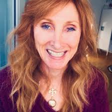 Dena Murray's Instagram, Twitter & Facebook