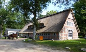 Wir, die familienstiftung heinrich vogeler haus im schluh worpswede, betreiben ein museum in worpswede in wunderschönen niedersächsichen bauernhäusern, die von martha vogeler erbaut wurden. Datei Haus Im Schluh 2 Jpg Reisefuhrer Auf Wikivoyage