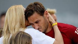 Bóng đá lúc rất thương mại, lúc cũng rất tình