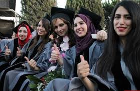 فقلت له فى تفسير القرطبى ذكر أن العديد من رؤوس الإسلام أجاز ذلك بل أنه كانت روايات عن إبن عمر أنه أجاز ذلك لكن القائل أنكرها فيما بعد و هذا أيضاً ذكره التفسير ØªÙØ³ÙŠØ± Ø­Ù„Ù… Ø§Ù„ØªØ®Ø±Ø¬ ÙÙŠ Ø§Ù„Ù…Ù†Ø§Ù… Ù„Ø§Ø¨Ù† Ø³ÙŠØ±ÙŠÙ† Ù„Ù„Ù…ØªØ²ÙˆØ¬ Ùˆ Ø§Ù„Ø¹Ø§Ø²Ø¨ Ùˆ Ø§Ù„Ø¨Ù†Øª Ùˆ Ø§Ù„Ø´Ø§Ø¨ Ùˆ Ø§Ù„ÙˆÙ„Ø¯ Ùˆ Ø§Ù„Ø´ÙŠØ® Ùˆ Ø§Ù„Ø´ÙŠØ®Ø© Ùˆ Ø§Ù„Ù…ØªØ²ÙˆØ¬ Ùˆ Ø§Ù„Ù…ØªØ²ÙˆØ¬Ø© ÙˆØ§Ù„Ù…Ø·Ù„Ù‚Ø© Ø§Ù„Ø®