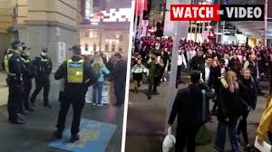 Melbourne's return to lockdown and the closure of victoria's borders will hurt hotels and restaurants but some offices will stay open and supermarkets melbourne shutdown a retrograde step. Reidv7tpmf5d4m
