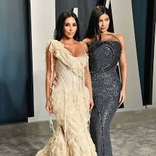 Shop @skims body basics tuesday, 01.05 at 9am pt skims.com. Kylie Jenner Menjadi Makeup Artist Kim Kardashian Yang Baru