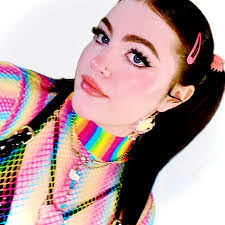 Shelley Lasker's Instagram, Twitter & Facebook