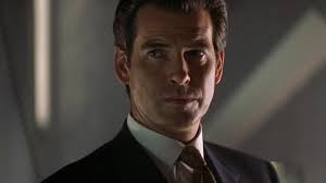 Ben ik de enige die vindt dat Brosnan er beter uitziet met wat meer  gewicht, zoals in TND, dan in zijn look in Goldeneye? : r/JamesBond