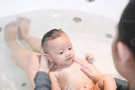 Shop online for the best jacuzzi® baths, bathtubs, showers and faucets. Mom Is Bathing Her Child In The Jacuzzi Bathtub 2778620 Stock Photo At Vecteezy