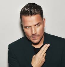 Dani Martin's Instagram, Twitter & Facebook