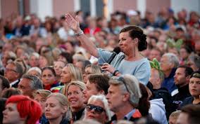 Lotta engberg bodde mellan 2015 och 2021 i olofstorp, men sedan mars 2021 är hon bosatt i mölnlycke utanför göteborg tillsammans med läkaren mikael sandström. Lotta Engberg Jag Behover Olika Utmaningar Hallandsposten
