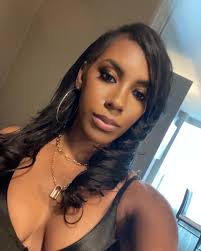 Spin bout you 💫 MUA: @beyondbronzedbeauty