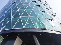 Zum westhafenplatz hin öffnet sich über dem erdgeschoss eine mehrgeschossige stadtloggia, die den bezug zur. Westhafen Tower In Frankfurt Am Main Burohochhaus Am Main