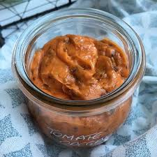 5 Auf Einen Butter Streich Krauter Knoblauch Butter Limetten Parmesan Butter Tomate Oregano Butter Senf Honig Butter Und Rostzwiebel Bacon Butte Rostzwiebeln Rezepte Tomatenbutter