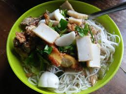 Sup ayam dikenal sebagai makanan asli indonesia yang mudah dibuat karena menggunakan bahan yang sederhana. Resepi Mee Hoon Sup Ayam Mudah