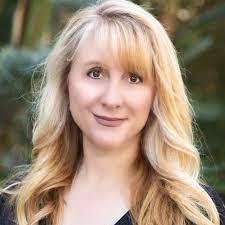 Lorna Logan's Instagram, Twitter & Facebook