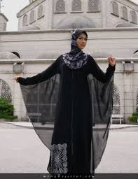 Yarasa Kollu Ferace Modeli Moda Tesettur Tesettur Giyim Modelleri Ve Tesettur Markalari Abaya Saudi Abaya Islamic Fashion