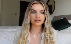 Ellie Spencer's Instagram, Twitter & Facebook