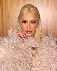 nbcthevoice last night ✨ so excited for @sydneysterlacemusic finals here we  come !! gx m/u: @anthonyhnguyenmakeup hair: @hair_sulon styled by:  @robzangardi + @marielhaenn nails: @eriishizu wearing: @imngo @oneteaspoon_  @paristexas_it