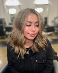 Glowing gorgeous ⭐️🪄 #dosbydaisy #stoplookingandstartbooking booking  #dfwhairstylist #dfwhairsalons #dallas #dallascolorist  #sunnyvalehairstylist #mesquitehairstylist #garlandhairstylist  #seagovillehair #balchspringshairstylist #rockwallhairstylist ...
