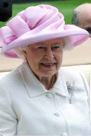 Queen Elizabeth Wearing Soft Pink Hat Uploaded By Www 1stand2ndtimearound Etsy Com Familles Royales Famille Royale Angleterre Reine Elisabeth Ii