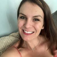 Lara Mahoney's Instagram, Twitter & Facebook