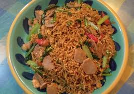Terdapat dua cara membuat hidangin ini, yaitu mie goreng dan mie kuah. Cara Gampang Menyiapkan Mie Goreng Tek Tek Lezat Kreasi Masakan