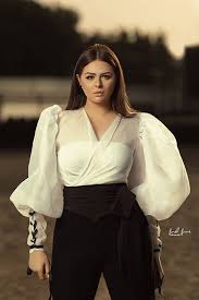 فاجأ الفنان أحمد سعيد صالح زوجته الفنانة هنادى مهنا، خلال الاحتفال بأول عيد ميلاد لها بعد زواجهما فى نوفمبر الماضى، حيث ظهرا فى مقطع فيديو نشرته الفنانة الشابة بسنت صيام، عبر. Ù…Ø¬Ù„Ø© ÙƒÙ„ Ø§Ù„Ø£Ø³Ø±Ø© Ù‡Ù†Ø§Ø¯ÙŠ Ù…Ù‡Ù†Ø§ Ù…Ø§ Ø²Ù„Øª Ù…ØªÙ…Ø³ÙƒØ© Ø¨Ù…Ø´Ø±ÙˆØ¹ÙŠ Ø§Ù„ØºÙ†Ø§Ø¦ÙŠ ÙˆÙ„Ù† Ø£ØªÙ†Ø§Ø²Ù„ Ø¹Ù†Ù‡