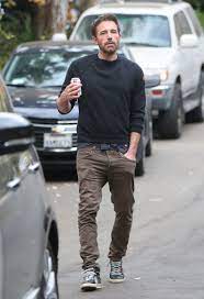 Owner of the second best chin in the world, director, actor, writer, producer and founder of. Hudoj I Odinokij Ben Afflek Ispugal Fanatov Boleznennym Vidom Starhit Ru