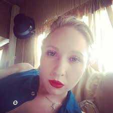 Are there dog-friendly restaurants or bars in downtown Astoria?