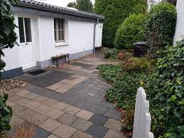 65m² doppelhaushälft zur miete in meerbusche osterath 65 m² wohnfläche + kleinem garten 3 zimmer kücke, bad mit dusche 800€ kalt 50€ nebenkosten gas wasser strom muss der mieter selber anmelden tierhaltung erlaubt. Haus Zu Vermieten Am Flehkamp 4 40667 Meerbusch Neuss Rhein Kreis Mapio Net