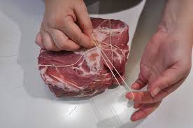 Puoi anche riscaldare le fette che sono riunisci i materiali. Scuola Di Cucina Legare L Arrosto Le Ricette Dello Spicchio D Aglio