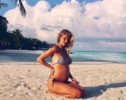 52,890,375 likes · 18,735 talking about this. Rosie Huntington Whiteley Announces She S Expecting In An Oh So Beyonce Way
