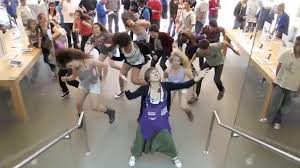 10250 santa monica blvd los angeles. Flashmob Im Apple Store The Grove L A Video Geek Out Der Etwas Andere Apple Blog